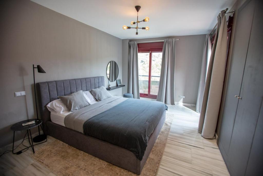 Private Pool Luxurious Villa With Mountain Views Эстепона Экстерьер фото